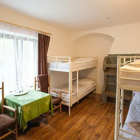 Hostel Bustehrad Vandrerhjem *