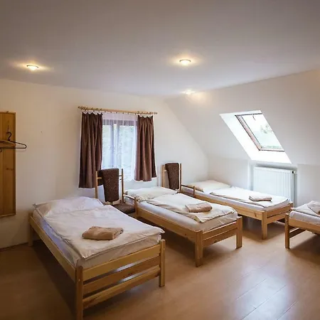Hostel Bustehrad Vandrerhjem *